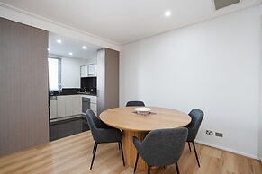 Modern 1-bed Unit With Pool Views and Balcony