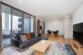 Modern 1-bed Unit With Pool Views and Balcony