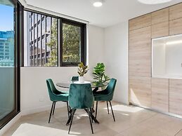 Light Filled Apartment by Albert Park Lake