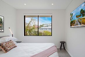 North-east Facing Modern 2-bed Apartment