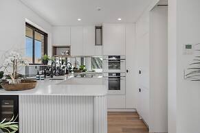 North-east Facing Modern 2-bed Apartment