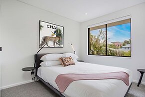 North-east Facing Modern 2-bed Apartment
