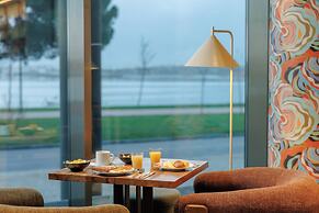 Upon Harbor - Seixal Bay Hotel