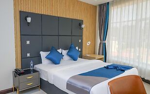 Zuri Place Hotel