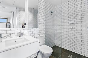 Pristine 1-bed Apartment Near Local Cafes