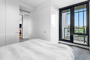 Pristine 1-bed Apartment Near Local Cafes
