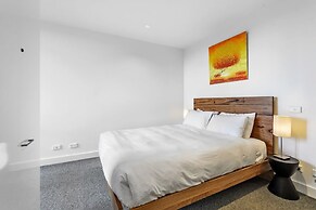 Pristine 1-bed Apartment Near Local Cafes