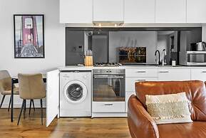 Pristine 1-bed Apartment Near Local Cafes