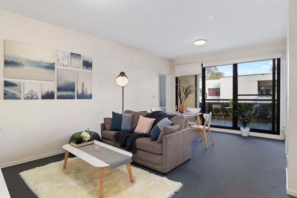 A Chic & Comfy 2BR Apt Near to Flemington Races