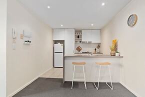 A Chic & Comfy 2BR Apt Near to Flemington Races