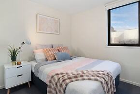 A Chic & Comfy 2BR Apt Near to Flemington Races