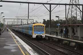 A Chic & Comfy 2BR Apt Near to Flemington Races