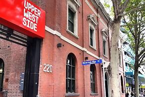 A 2BR Apt With Harbour Views and Free Parking