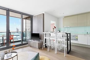 A 2BR Apt With Harbour Views and Free Parking