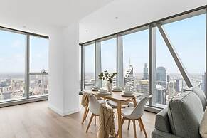 A Chic 2BR Apt With Panoramic Views, Free Parking