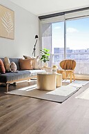 Stylish 2BR Apt Steps From Vic Market With Parking