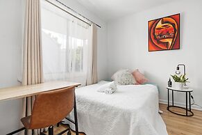 Beach house 2km CBD