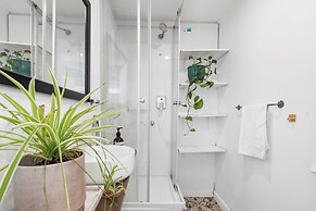Beach house 2km CBD