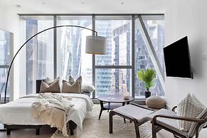 Chic 2BR Apt Opposite Southern Cross, City Views
