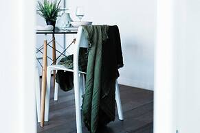 Pet-friendly Stylish 2BR Apt, Panoramic City Views