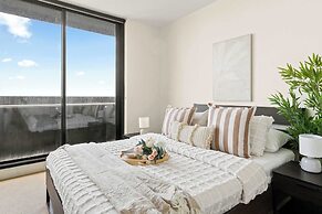 Cozy & Chic 2BR Apt Walk to Melbourne Central