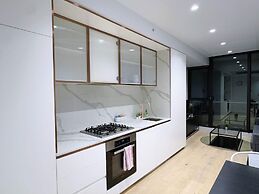 Bright & Modern 2BR Apt on Iconic Chapel Street