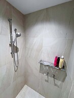 Bright & Modern 2BR Apt on Iconic Chapel Street