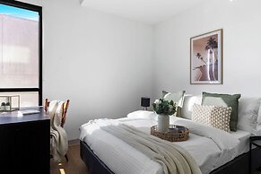 A Chic 2BR Apt Near Melbourne Uni, Free Parking