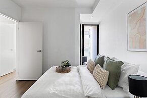 A Chic 2BR Apt Near Melbourne Uni, Free Parking