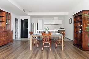 A Chic 2BR Apt Near Melbourne Uni, Free Parking