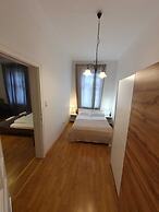 Modern 2BR Apt Downtown Long Stay