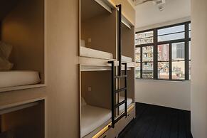 BEAT. 1932 Hostel at Chinatown