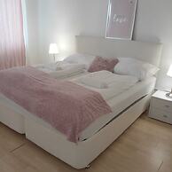 Modern 2BR Apt Long Stay Near Station