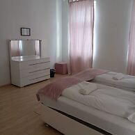 Modern 2BR Apt Long Stay Near Station