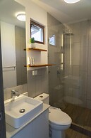 7 Guests 2 BR Private Jacuzzi Shared Pool