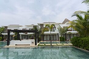 Villa With Direct Pool Access and Beach Access
