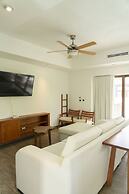 Villa With Direct Pool Access and Beach Access