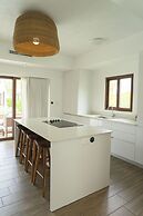 Villa With Direct Pool Access and Beach Access