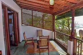 Villa Camellia Garland