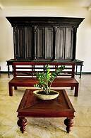 Villa Camellia Garland