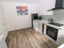 15 Lawnswood