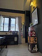 Homey Home UP Themed Near MRT Samyot