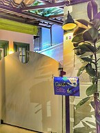 Homey Home UP Themed Near MRT Samyot
