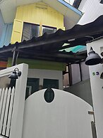 Homey Home UP Themed Near MRT Samyot