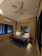 Homey Home UP Themed Near MRT Samyot