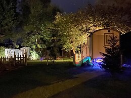 Duck House - 1 Bed Shepherds Hut - Gower