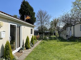Duck House - 1 Bed Shepherds Hut - Gower