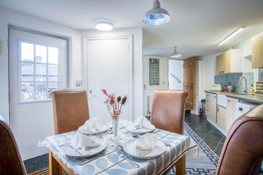 West Barn - 2 Bedroom Cottage - Llandeilo