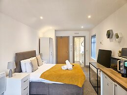 Churchill Studio - 1 Bedroom Studio - Uplands