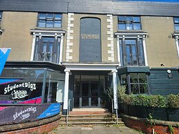 Churchill Studio - 1 Bedroom Studio - Uplands